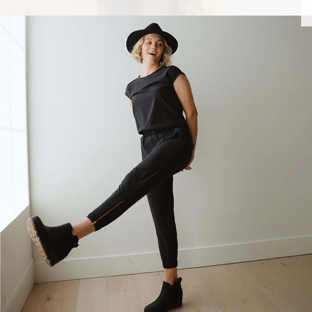 Albion Fit BLACK JUMPSUIT Jogger Sm
